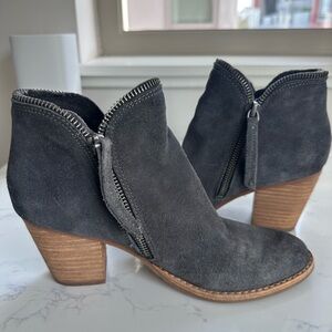 Dolce Vita Jana Grey suede double zip bootie, size 6